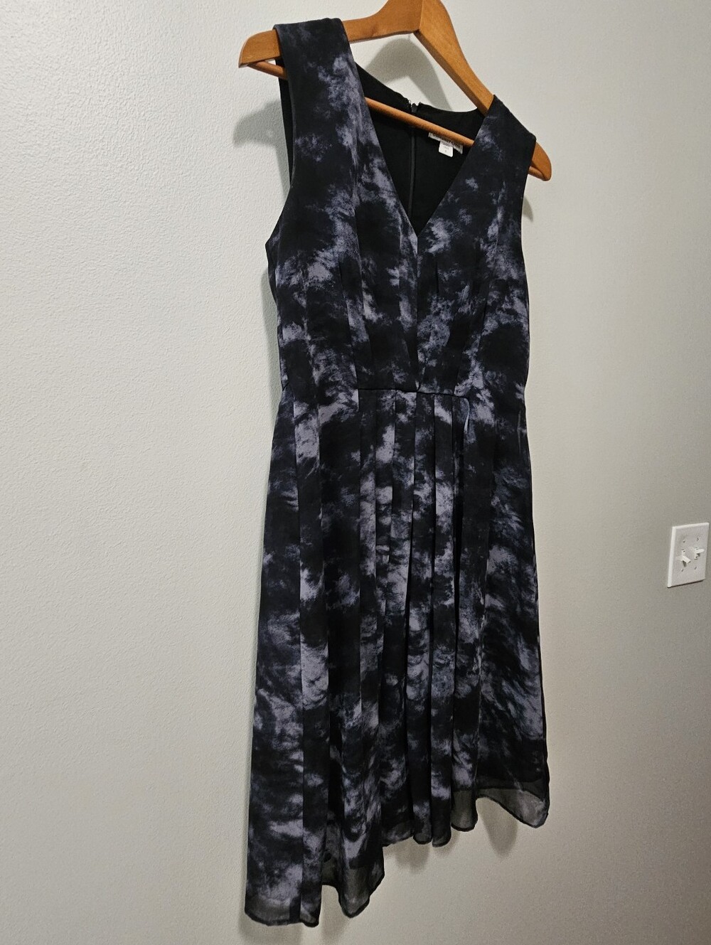 Dress - Picture 2 of 7